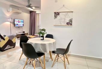 Seaview 2R2B Modern Suite Mansion One Near Gurney has Balcony rooms