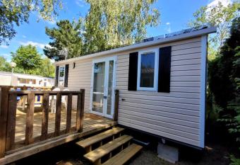 Le Bambou - Saint-Jean-de-Monts - Piscine Jacuzzi Sauna Hammam has rooms with a private hot tub