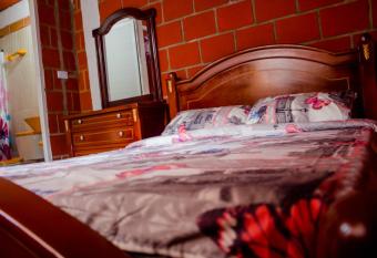 Hostal Familiar la Palma has Balcony rooms