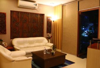 CrossRoads-HA129 has Balcony rooms