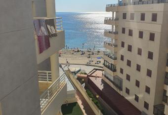 Apartamento Aquarium Park, 1   linea de playa, para 4 personas allows 18 year olds to book a room