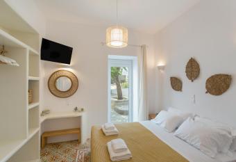 Satsi   s Cozy Casa-2 min from the beach&town has Balcony rooms