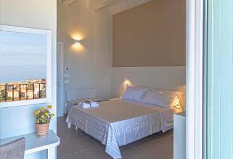 Al Duomo B&B has Balcony rooms