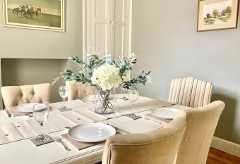 Stunning 3 bed house in the heart of Cheltenham allows 18 year olds to book a room