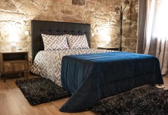 Casa da Eira de Santo Amaro allows 18 year olds to book a room