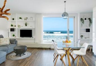 Villa Quintanilla has Balcony rooms