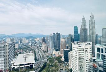 The Faced Platinum KLCC has rooms with a private hot tub
