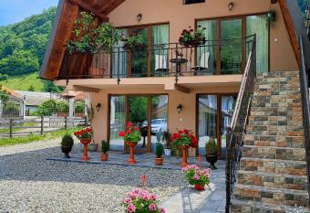 Casa de vacanta Estera Rucar has Balcony rooms