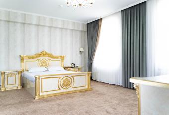 Reikartz Bahor Bukhara has rooms with a private hot tub