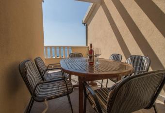 Sea view apartment, Medici has Balcony rooms