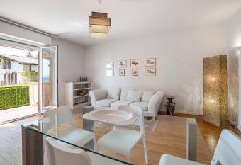 Bruna s Apartment has Balcony rooms