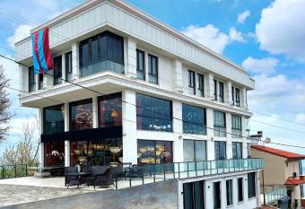 Tsira Suite has Balcony rooms