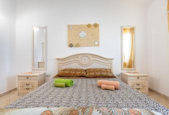 Casa Vacanze l ulivo has Balcony rooms