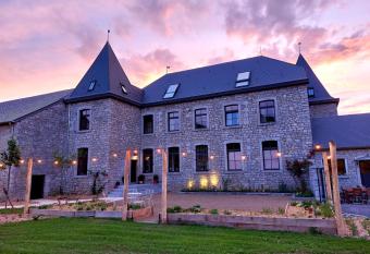 Les Suites de Petit Bomal has Balcony rooms
