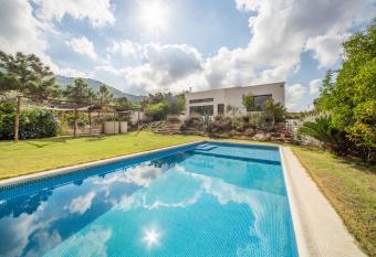 Villa Marmudella has Balcony rooms