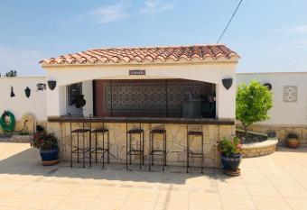 Patio andalou has Balcony rooms