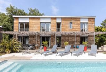 Santos Villa Piscine Proche Plage has Balcony rooms