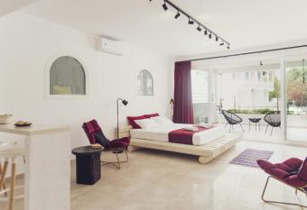 The Greco Suites has Balcony rooms