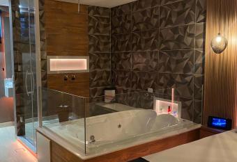 Motel Ex  tico Prime - Pr  ximo GRU Aeroporto allows 18 year olds to book a room