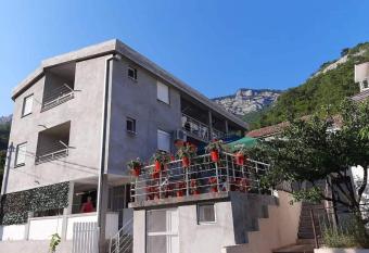 Apartmani Mom  ilovi   has Balcony rooms