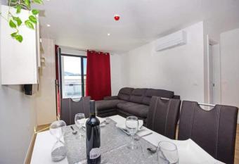 Luxe apartment Nevena has Balcony rooms