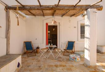 Calma di Mare allows 18 year olds to book a room