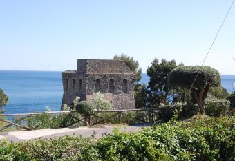 Torre Turbolo Apartments has Balcony rooms