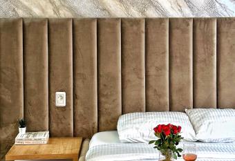 Sea Paradise Studio allows 18 year olds to book a room