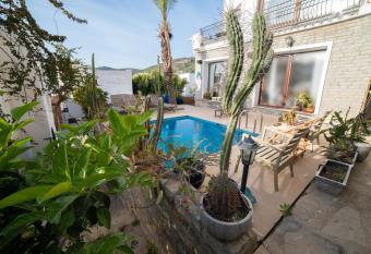 Dolphin Villa has Balcony rooms