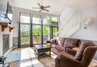 Zermatt Ski Chalet - Hot Tub and Arcade Games has Balcony rooms