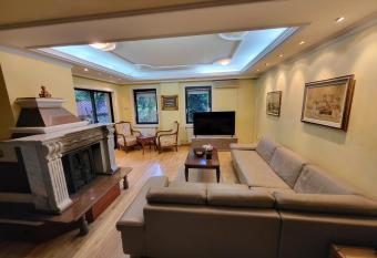 EDEN Residence has rooms with a private hot tub