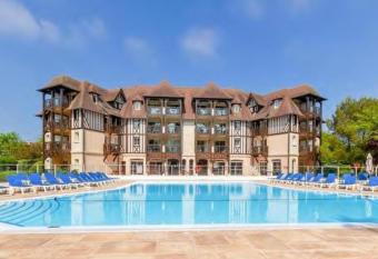 LE COSY R  sidence du Golf allows 18 year olds to book a room