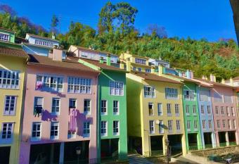 La Casina de Colores de Cudillero allows 18 year olds to book a room