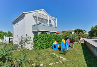 Apartments with a parking space Vir - 19562 has Balcony rooms