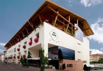 KRONE eat drink stay has Balcony rooms