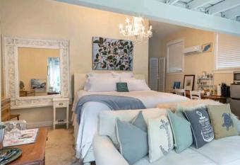 Chateau Gardens has Balcony rooms