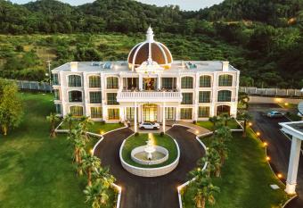 Grand Lord Hotel & Residence has Balcony rooms