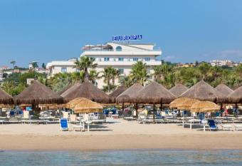 Hotel Europa Beach Village has Balcony rooms