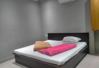 AMBER VILLA LODGE BY WB INN allows 18 year olds to book a room