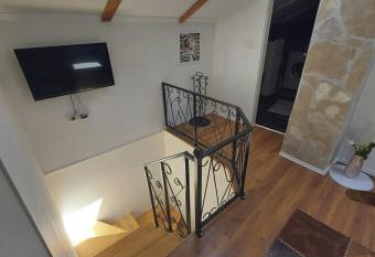 Apartment Harisson has rooms with a private hot tub