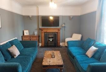 Llandudno apartment, quirky pub with tropical beer garden has Balcony rooms