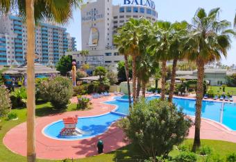 ACV - Galeon III-2   linea planta 2 Este allows 18 year olds to book a room