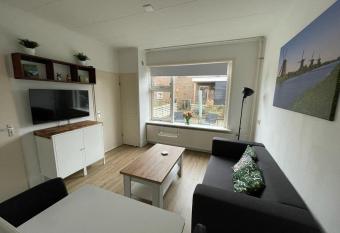 Historisch huisje in Groene Hart allows 18 year olds to book a room