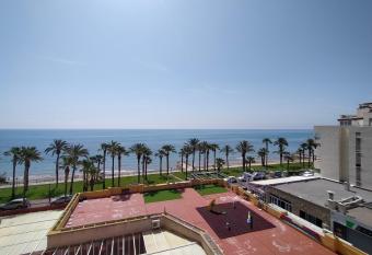 ACV - El Cano-1   linea planta 4 sur allows 18 year olds to book a room