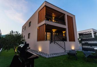 Royal Villa has Balcony rooms