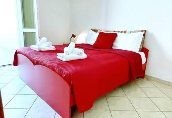 [300 MT DAL MARE] Terrazza, Wifi e Parcheggio has Balcony rooms