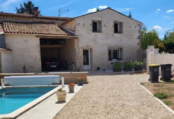 GRANGE DES ORCHIDEES (Avec piscine) has Balcony rooms
