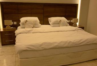 Lovely High Quality Self Check-in Apartments                                             has rooms with a private hot tub