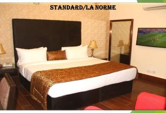 THE CROMWELL COURTYARD HOTEL LTD allows 18 year olds to book a room