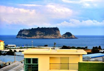 Jeju Bada Wi Olle Pension has Balcony rooms